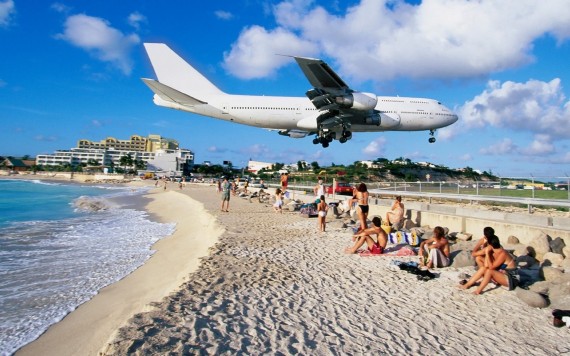 Free Send to Mobile Phone Plane Landing At Airport,Maho Bay,Saint-Martin Beaches wallpaper num.87