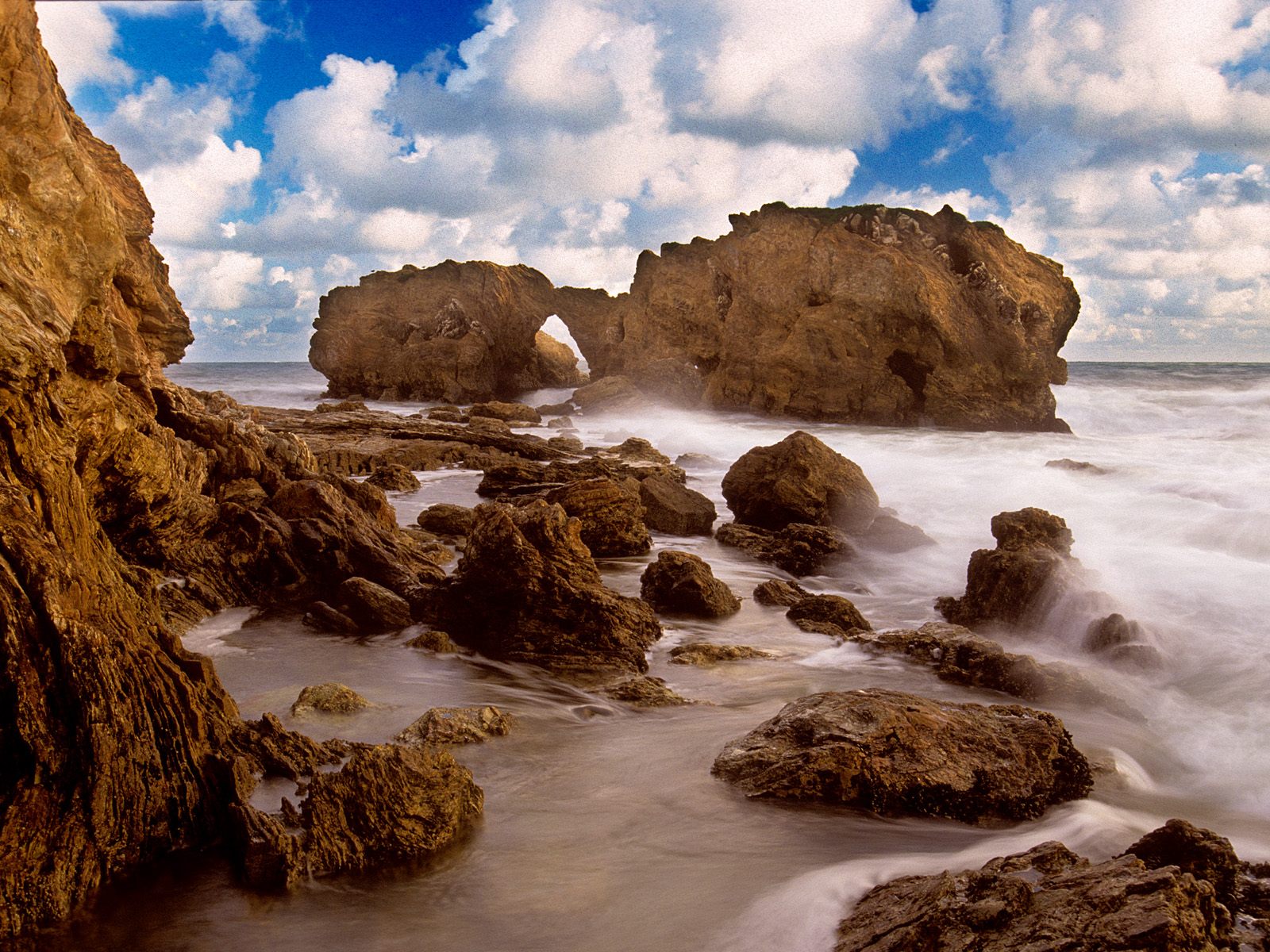 Download full size Corona Seascape, Corona Del Mar, California Beaches wallpaper / 1600x1200