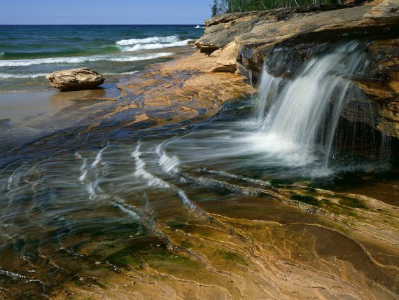 Free Send to Mobile Phone Miners Beach, Lake Superior, Pictured Rocks National Lakeshore, Michigan Beaches wallpaper num.73