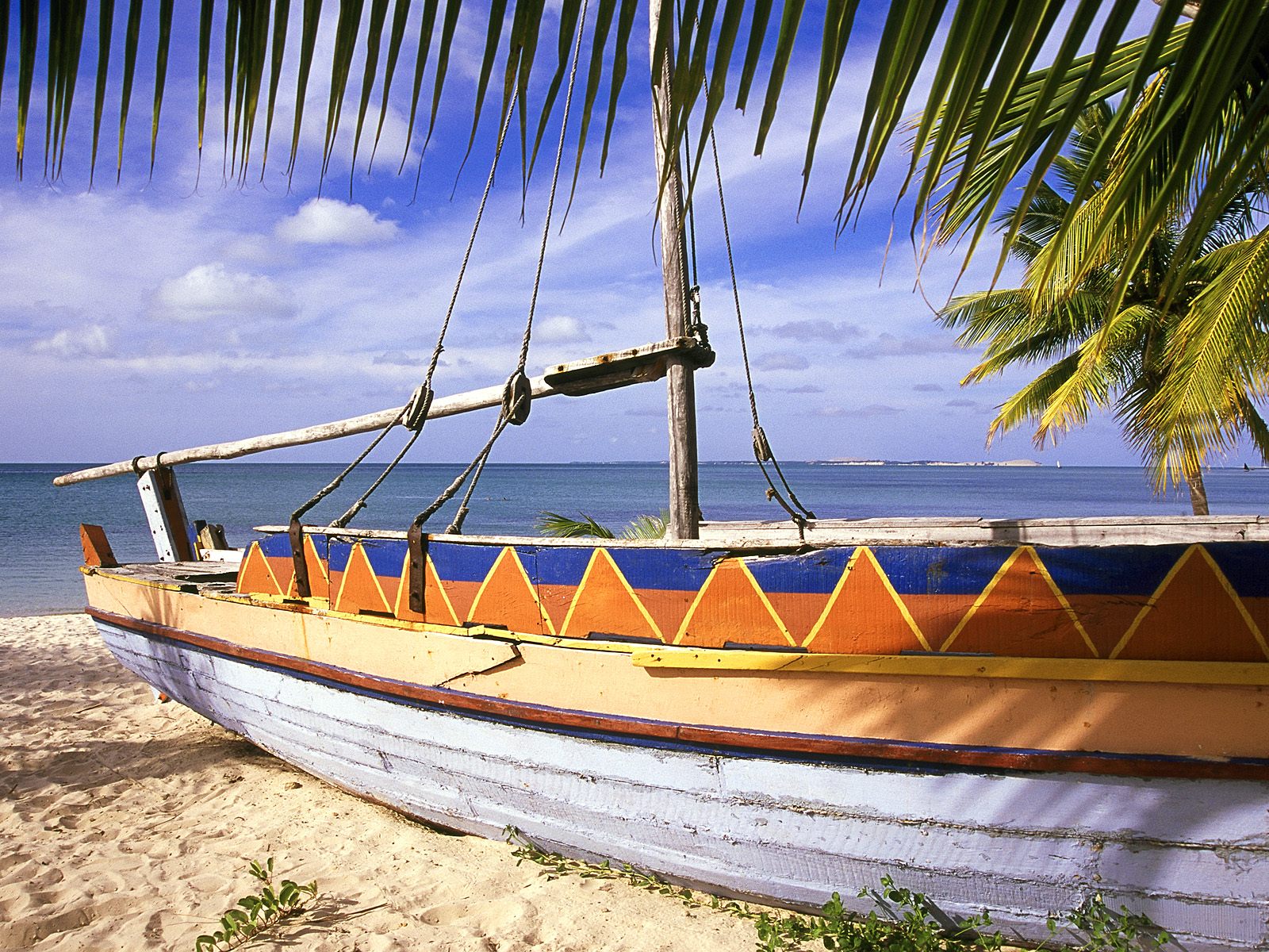 Download High quality Detail of a Dhow, Isle of Benguerra Beaches wallpaper / 1600x1200