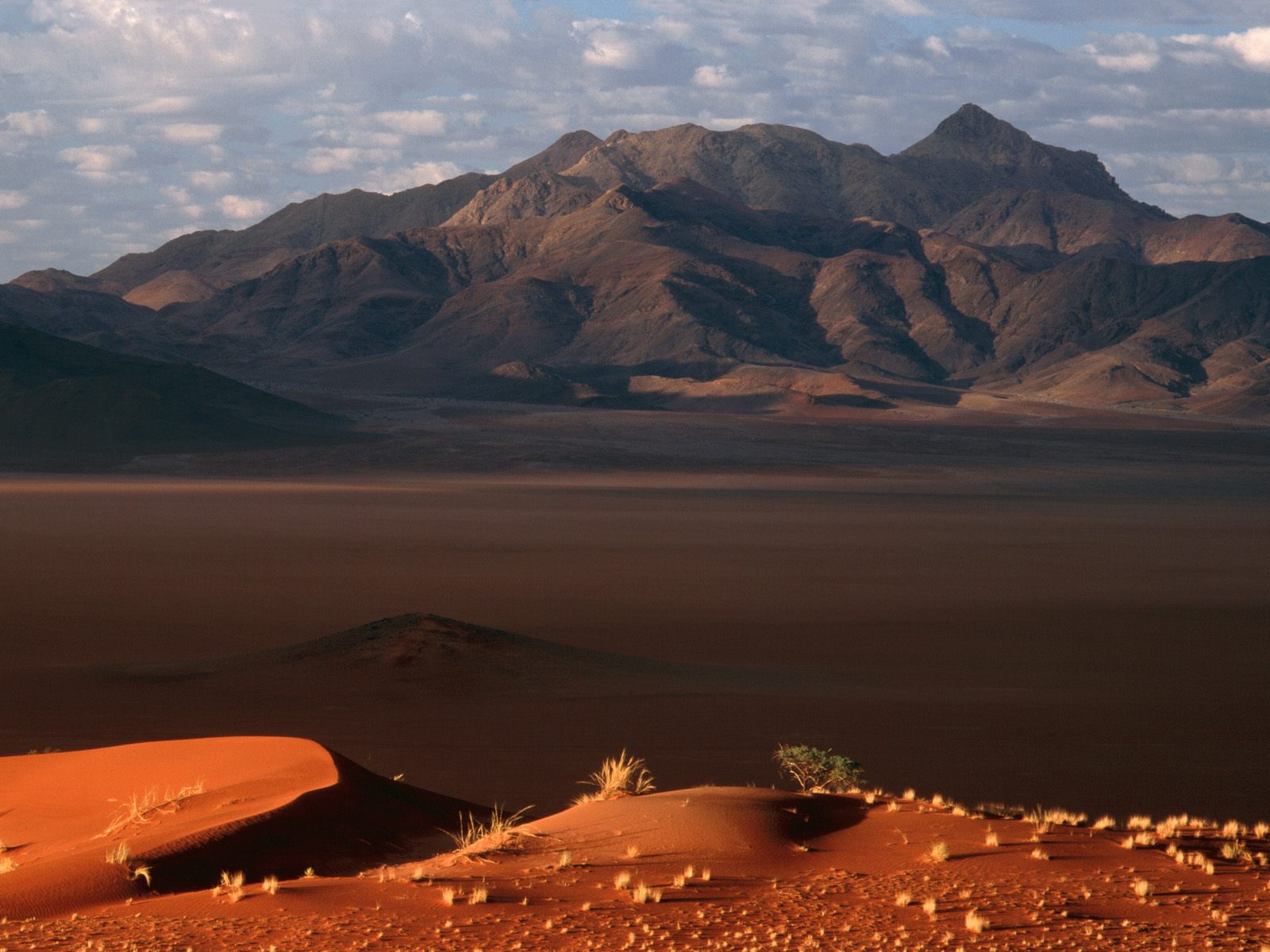 Download full size Deserts wallpaper / Nature / 1600x1200