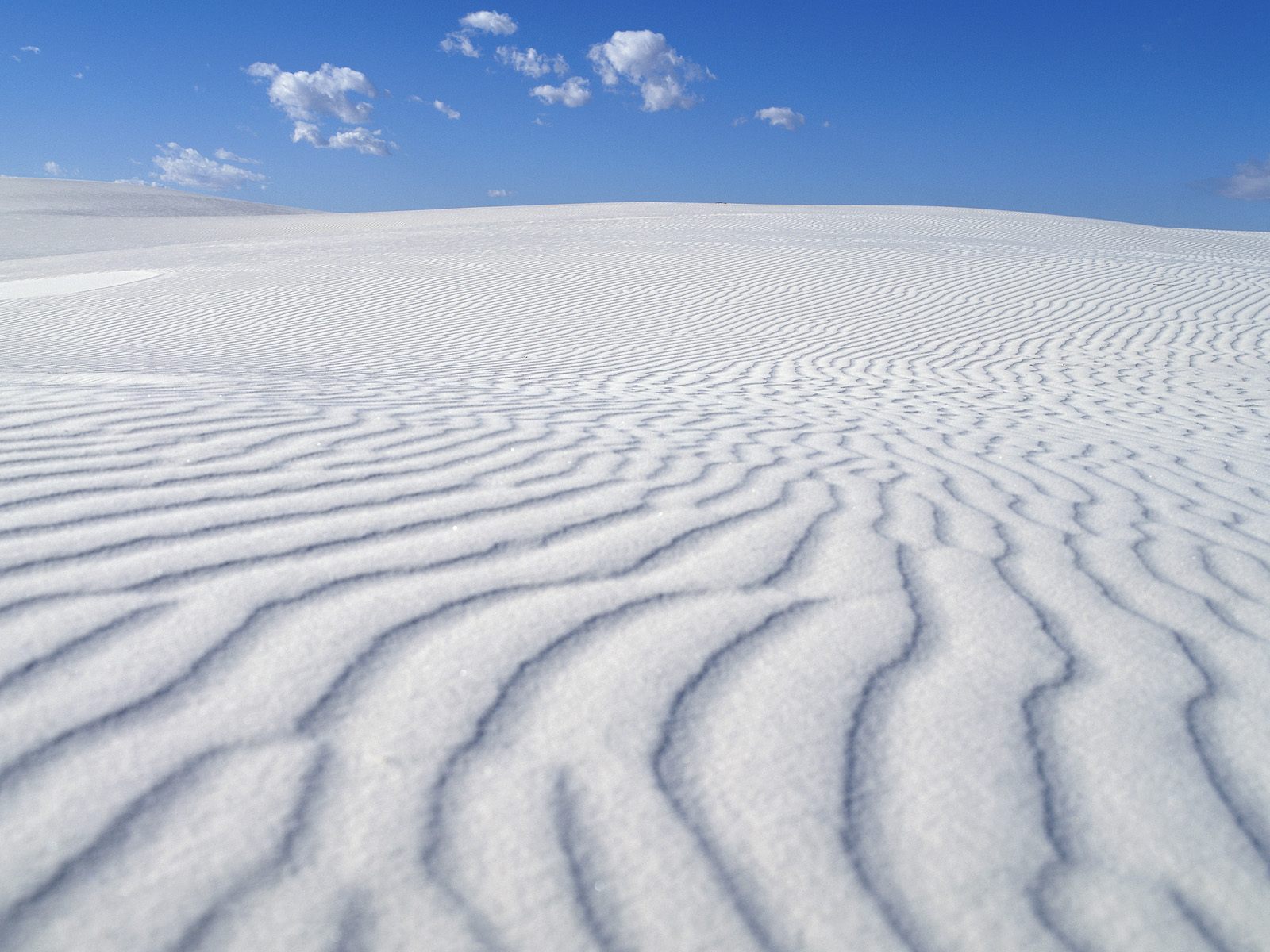 Download High quality White Sands National Monument, New Mexico Deserts wallpaper / 1600x1200