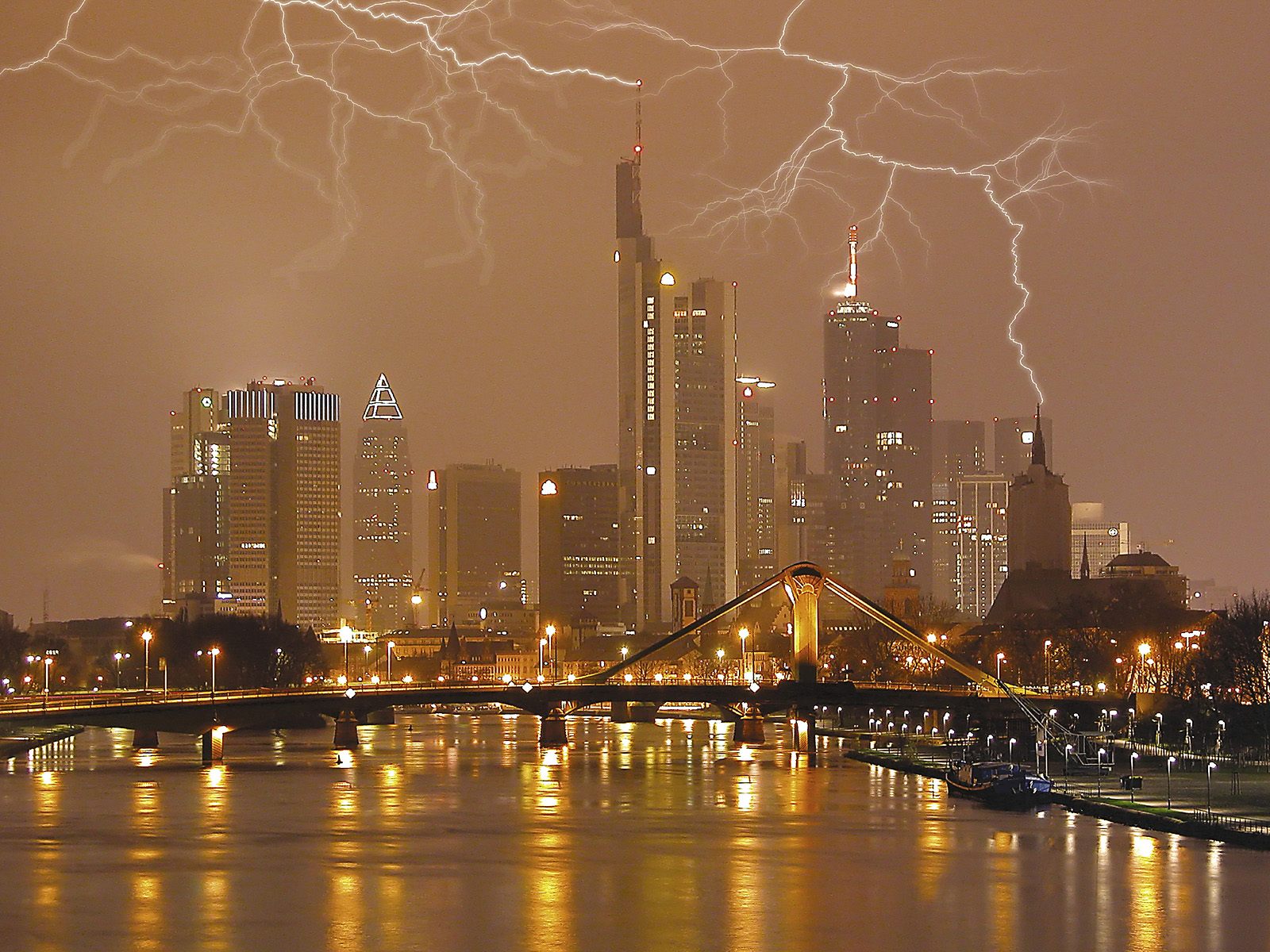 Download HQ Lightning Storm, Frankfurt, Germany Forces of Nature wallpaper / 1600x1200