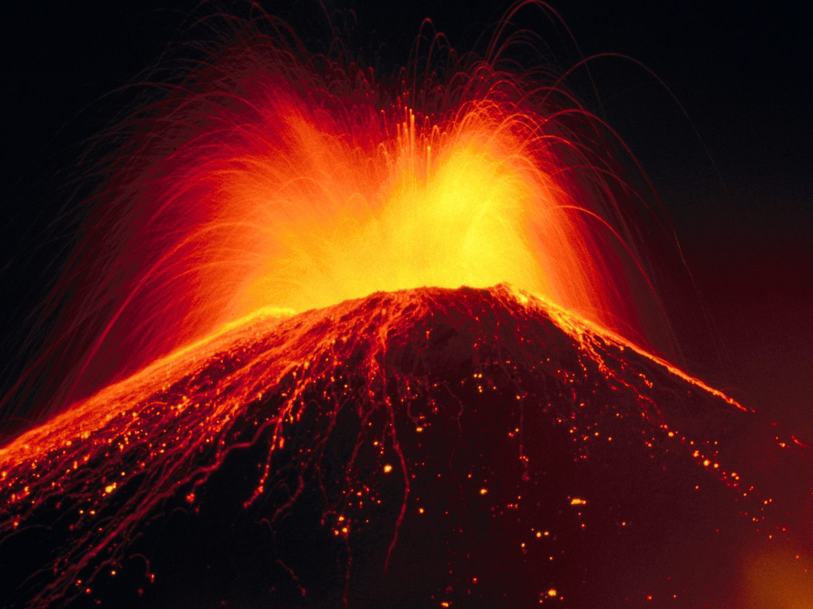 Download full size Pacaya Volcano, Guatemala Forces of Nature wallpaper / 1600x1200