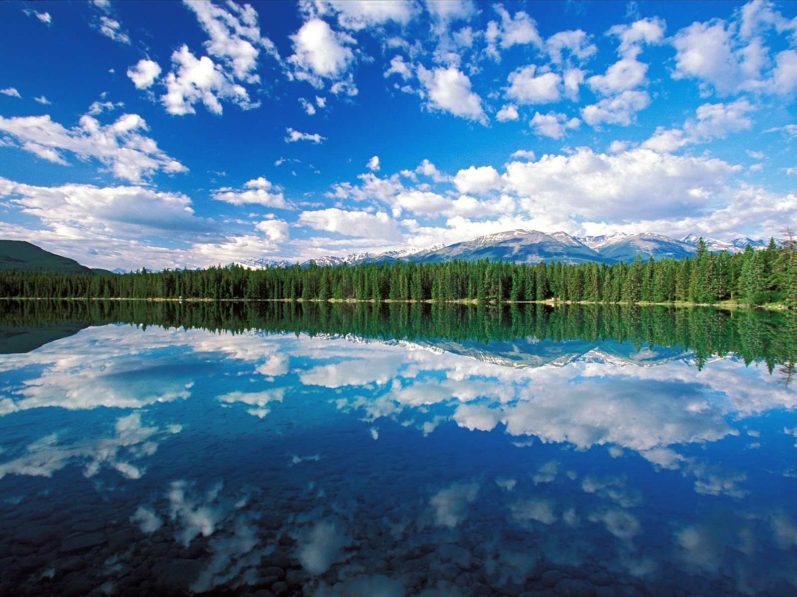 Download HQ Edith Lake, Jasper National Park, Canada, Glassy, Cumulus Lakes wallpaper / 1600x1200