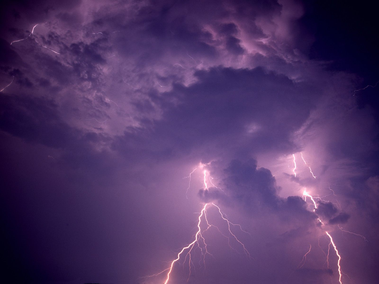Download High quality Lightnings wallpaper / Nature / 1600x1200