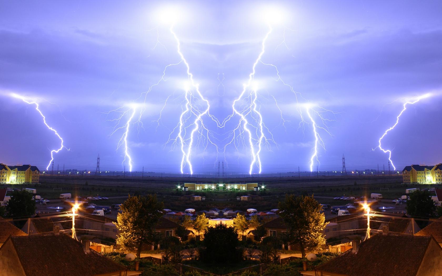 Download full size Lightning In Romania Lightnings wallpaper / 1680x1050