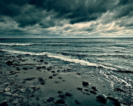 Free Send to Mobile Phone Cloudy coast Storms wallpaper num.7