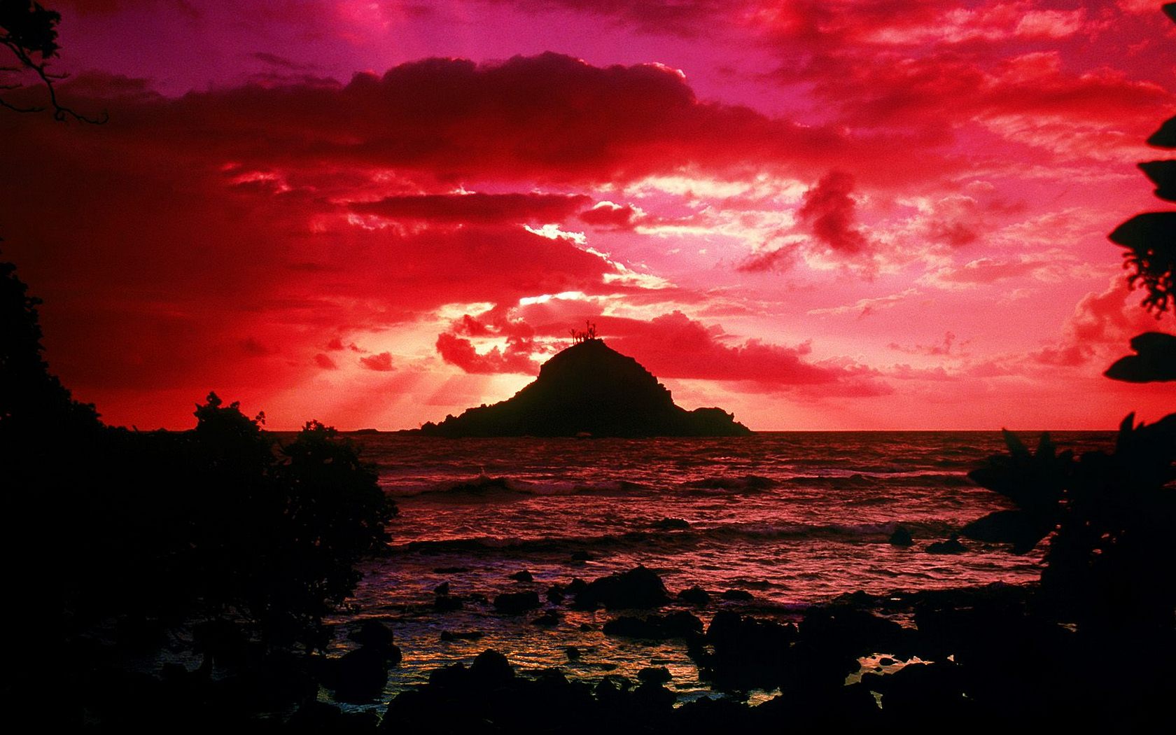 Download High quality Alau Island, Maui, Hawaii Sunset wallpaper / 1680x1050