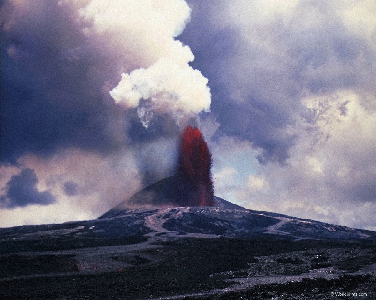 Download HQ Volcanos wallpaper / Nature / 1280x1024