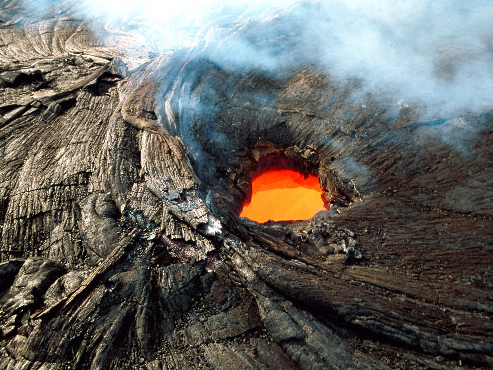Download High quality Kilauea, Hawaii Volcanoes National Park Volcanos wallpaper / 1600x1200