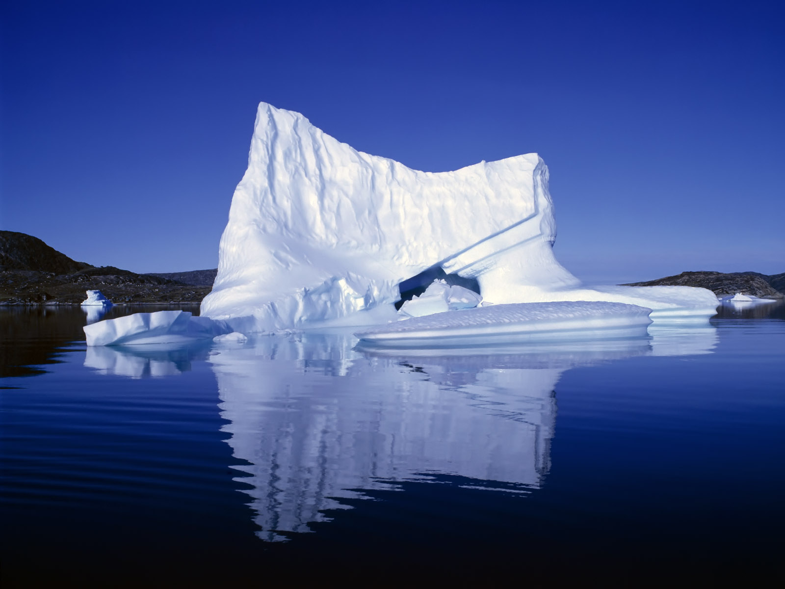 Download High quality Icebergs wallpaper / Nature / 1600x1200