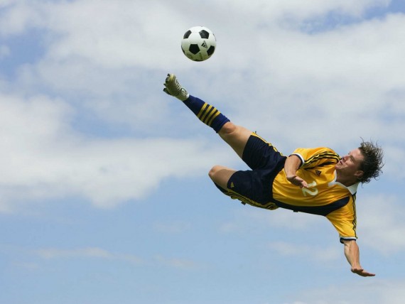 Free Send to Mobile Phone Flying kick the ball Football wallpaper num.29