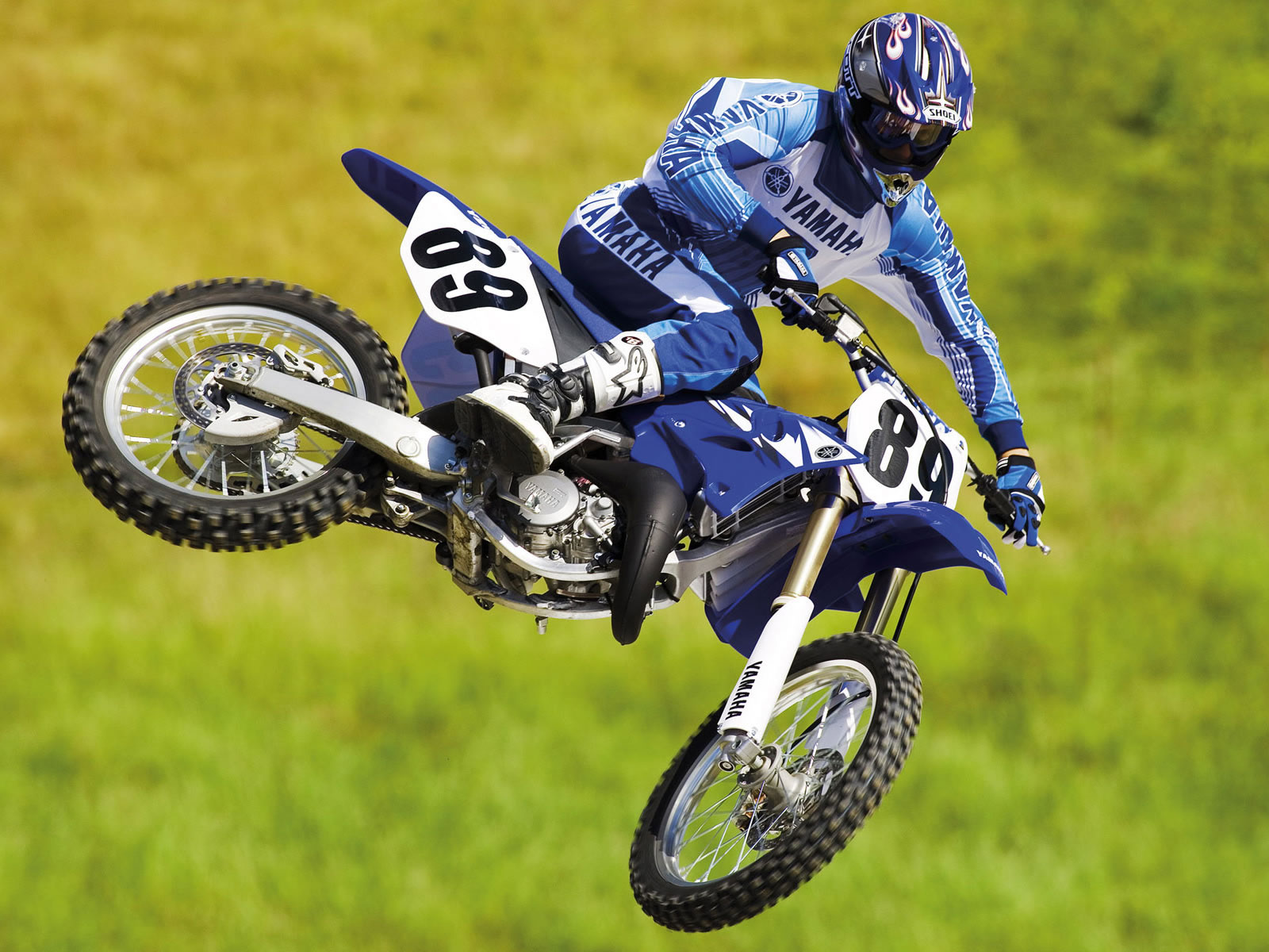 Download High quality in-flight Motocross wallpaper / 1600x1200