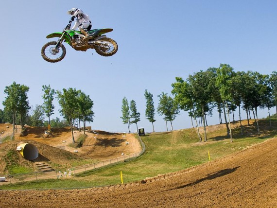 Free Send to Mobile Phone flight with a springboard Motocross wallpaper num.29