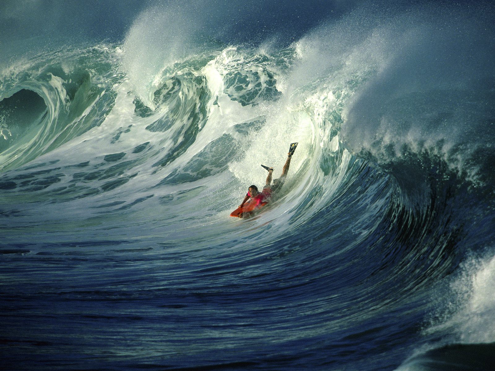 Download full size Extreme Surfing wallpaper / 1600x1200
