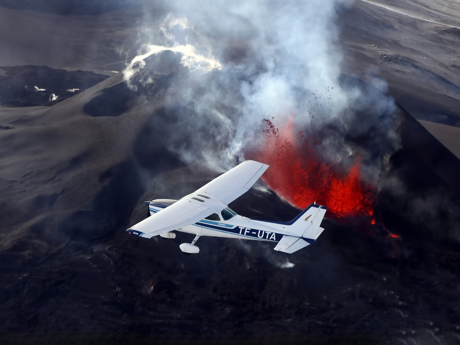 Download High quality above the volcano Civilian Aircraft wallpaper / 1600x1200