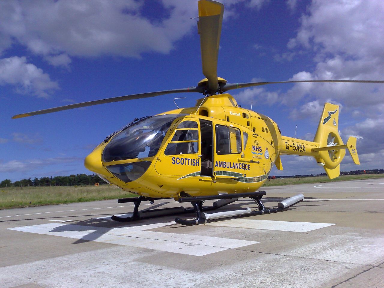 Download HQ yellow Helicopter wallpaper / 1280x960