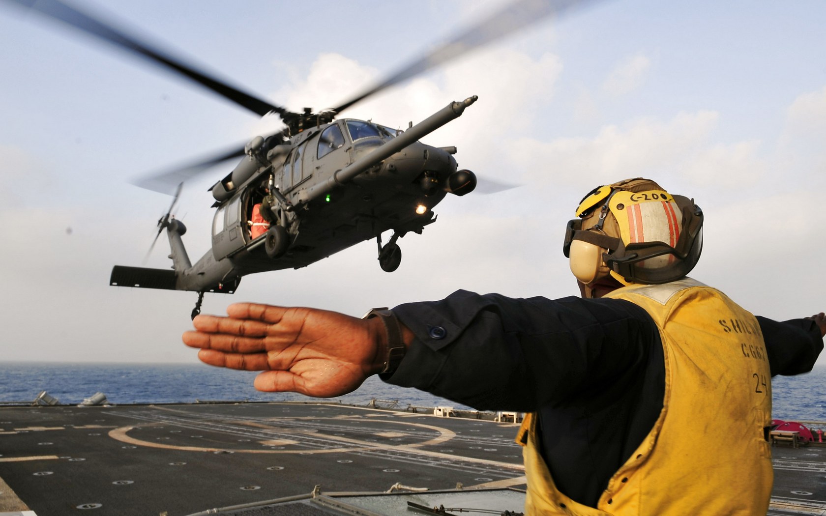 Download full size HH-60G Pave Hawk Helicopter wallpaper / 1680x1050
