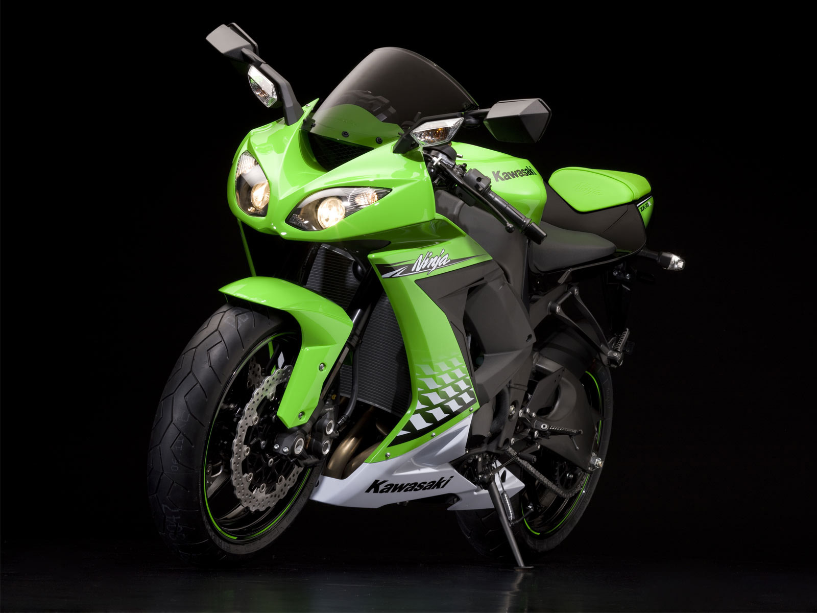 Download High quality Kawasaki Ninja ZX 10R green Motorcycle wallpaper / 1600x1200