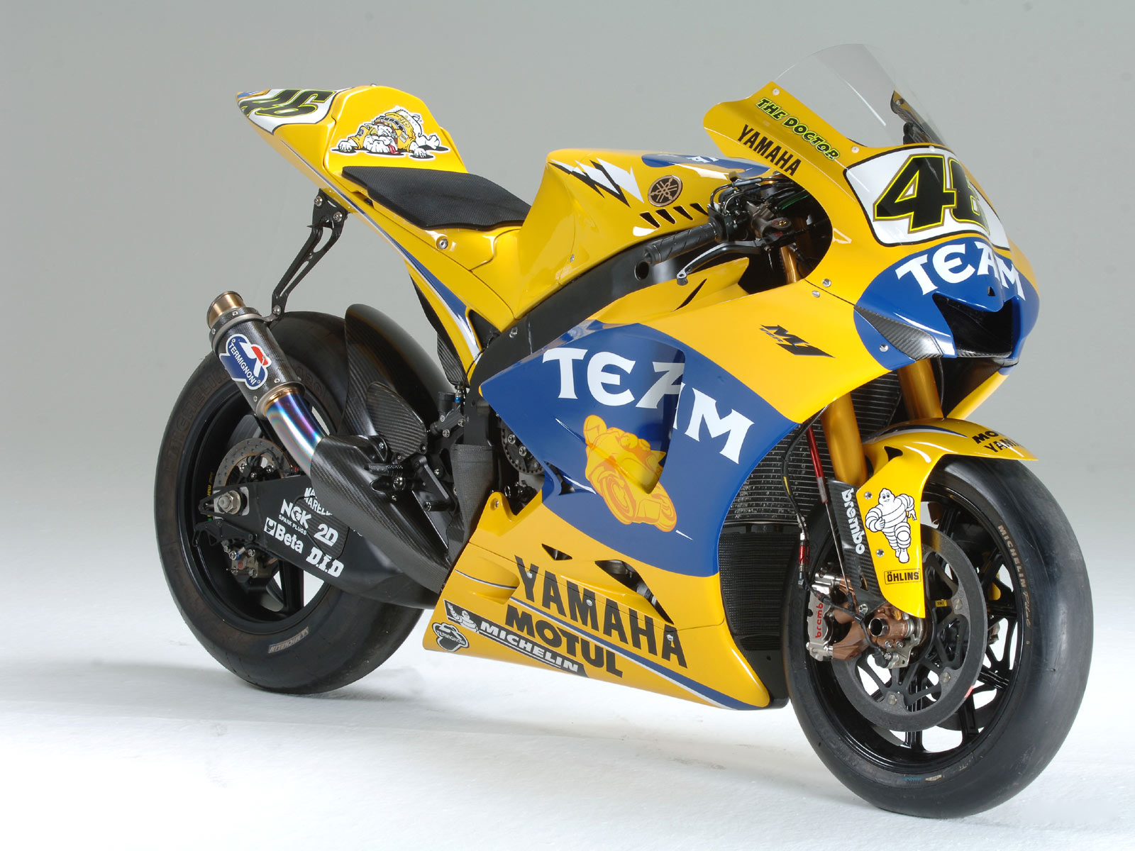 Download full size yellow Yamaha Motorcycle wallpaper / 1600x1200