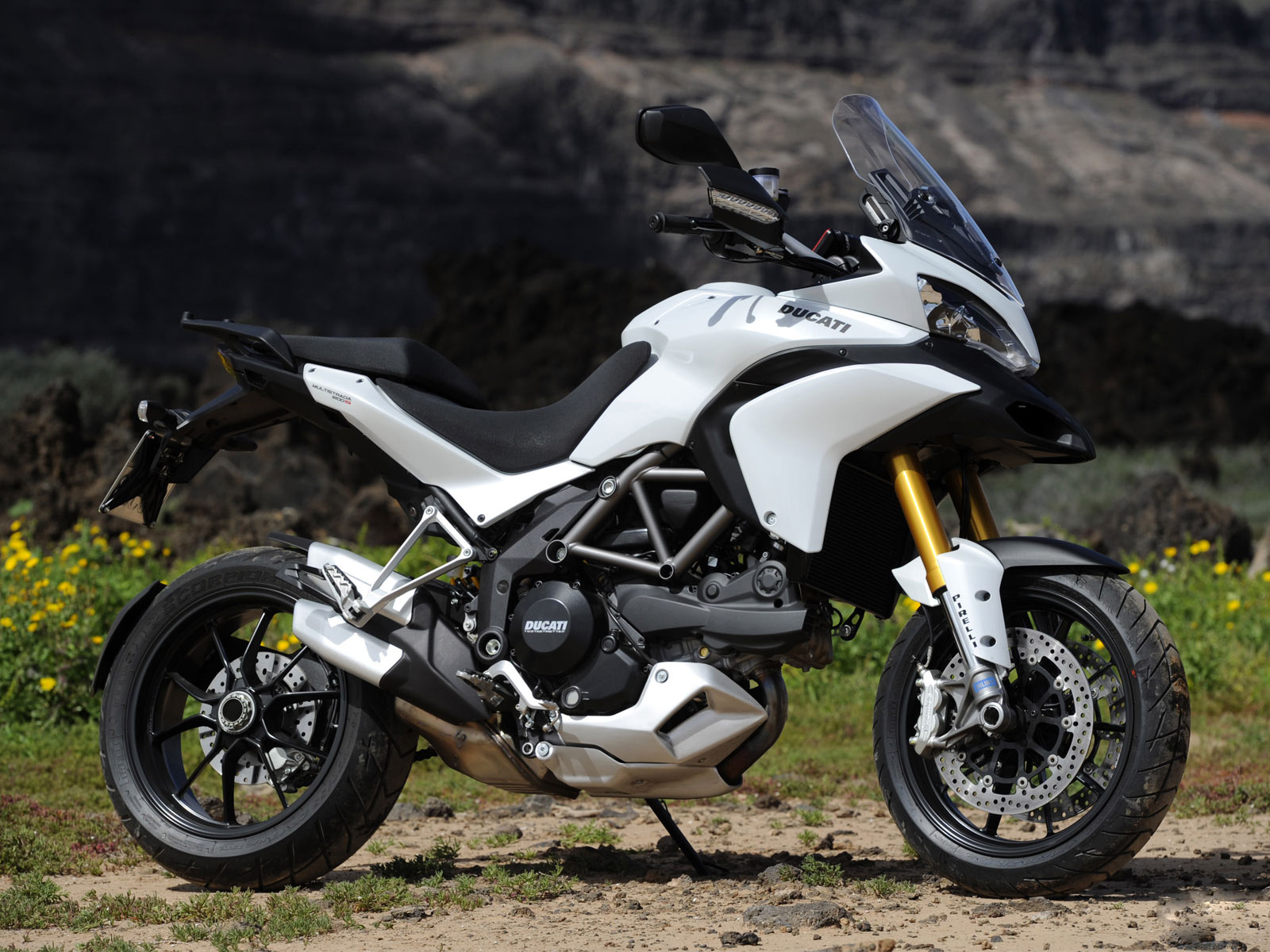 Download HQ white Ducati Motorcycle wallpaper / 1600x1200