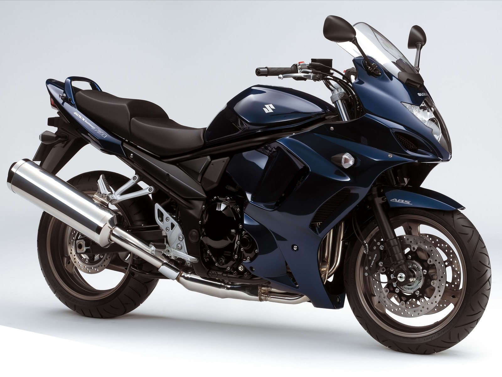 Download HQ GSX 1250 FA Suzuki Motorcycle wallpaper / 1600x1200