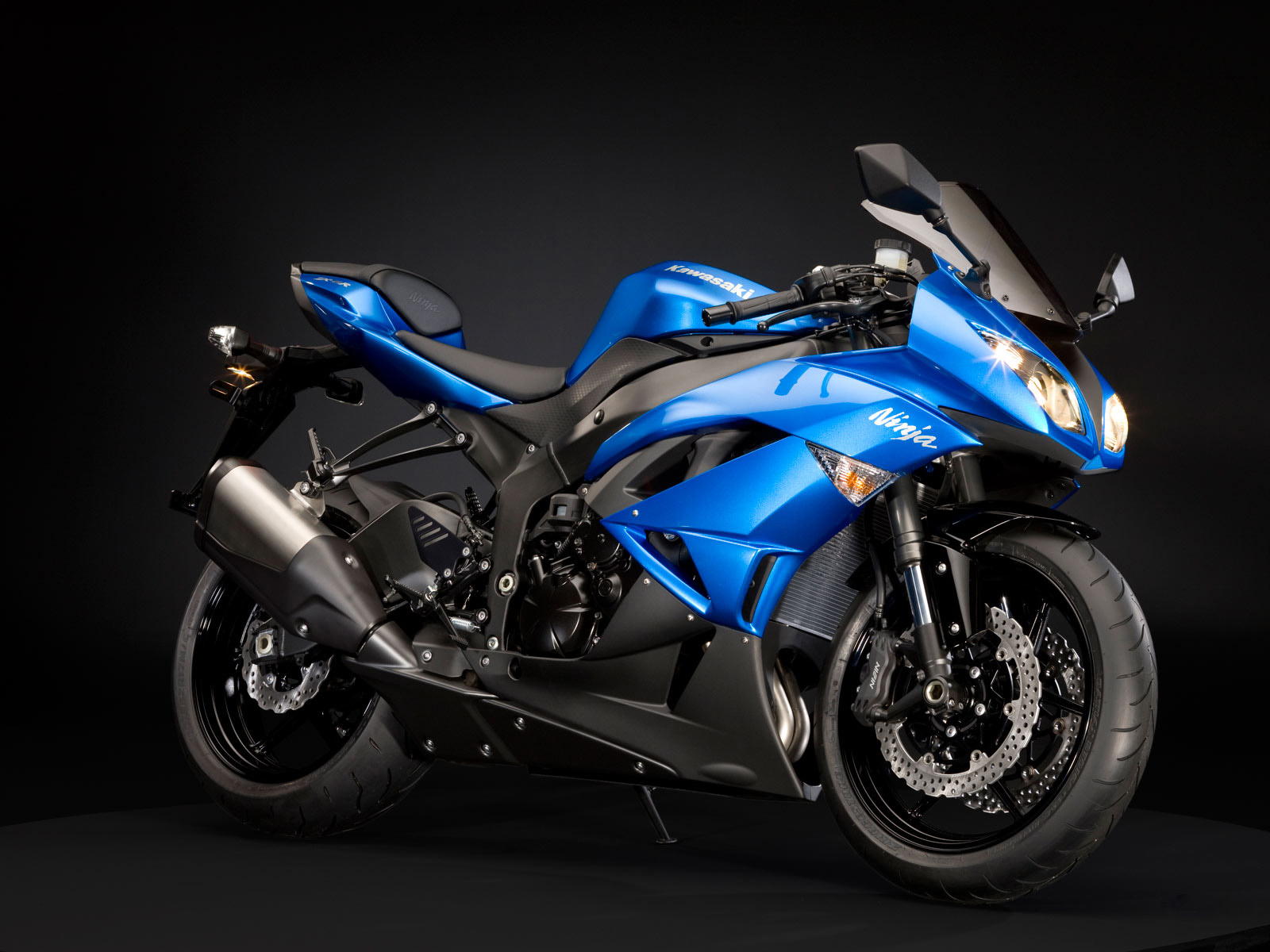 Download full size Kawasaki Ninja blue Motorcycle wallpaper / 1600x1200