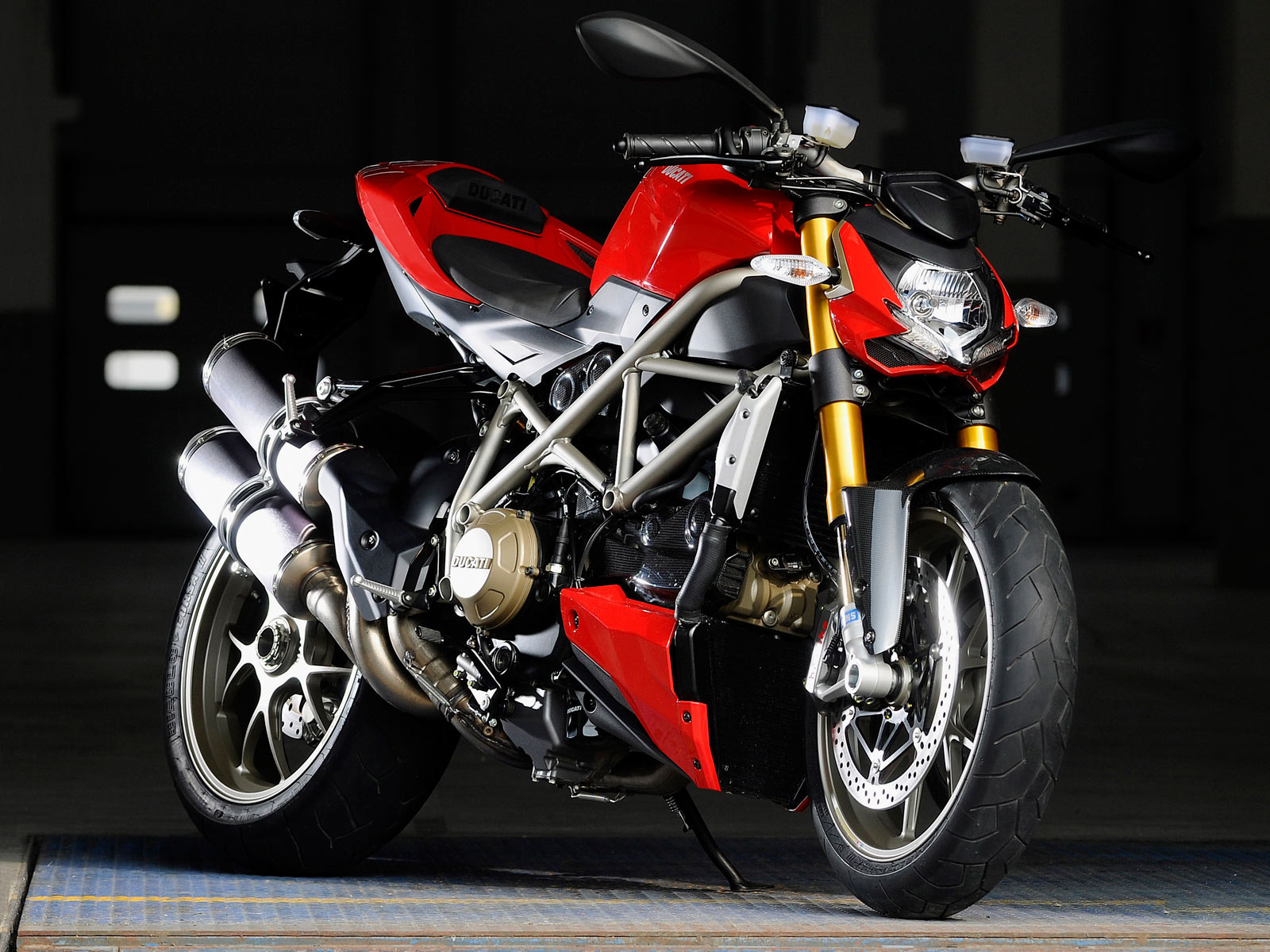 Download full size red Ducati Motorcycle wallpaper / 1600x1200