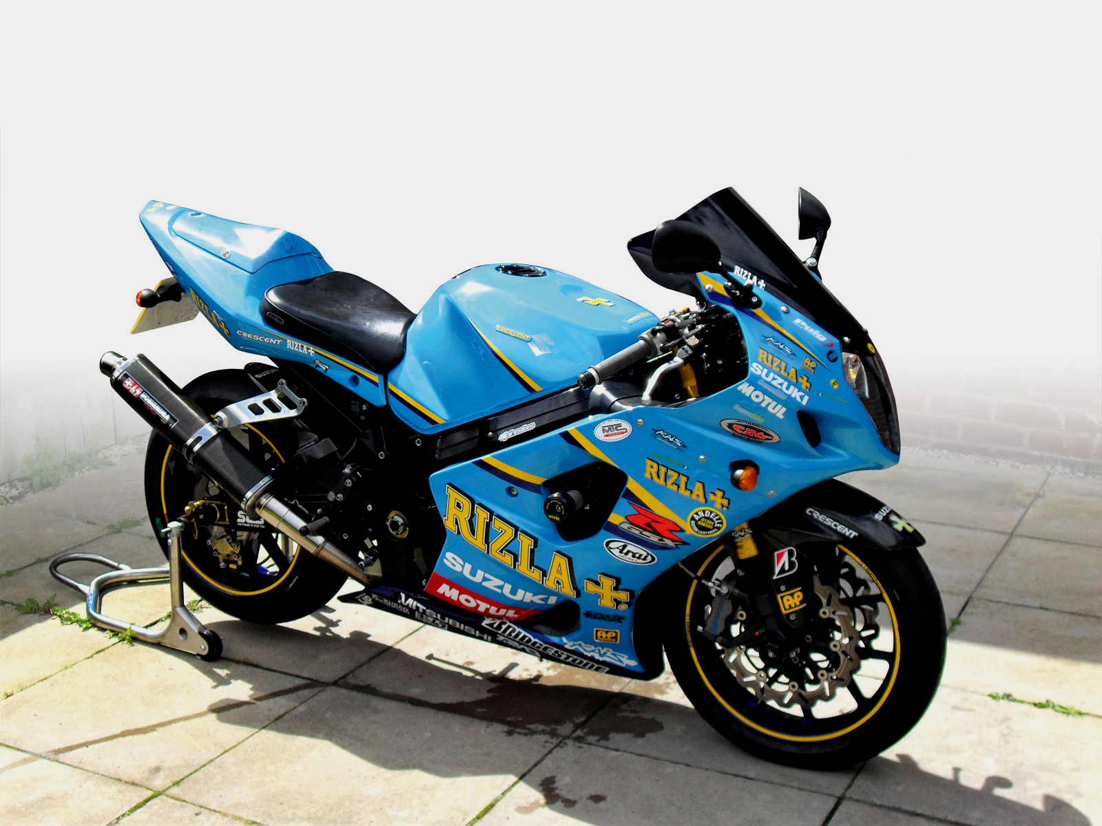 Download full size Suzuki Motorcycle wallpaper / 1600x1200