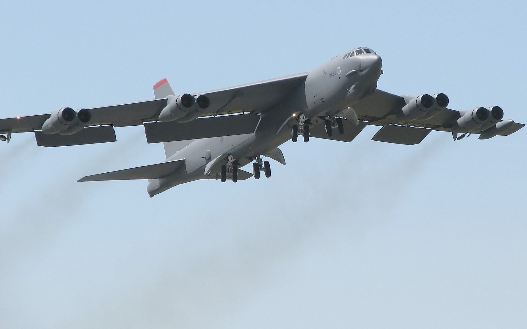 Download HQ B-52 Stratofortress Military Airplanes wallpaper / 1680x1050