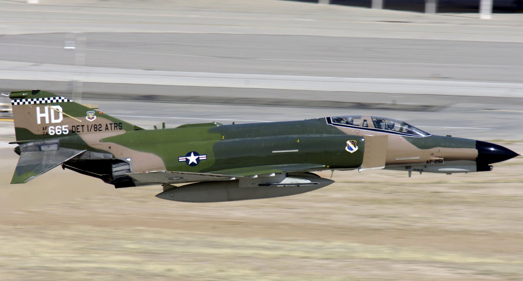 Download High quality F-4 Phantom II Military Airplanes wallpaper / 1680x904