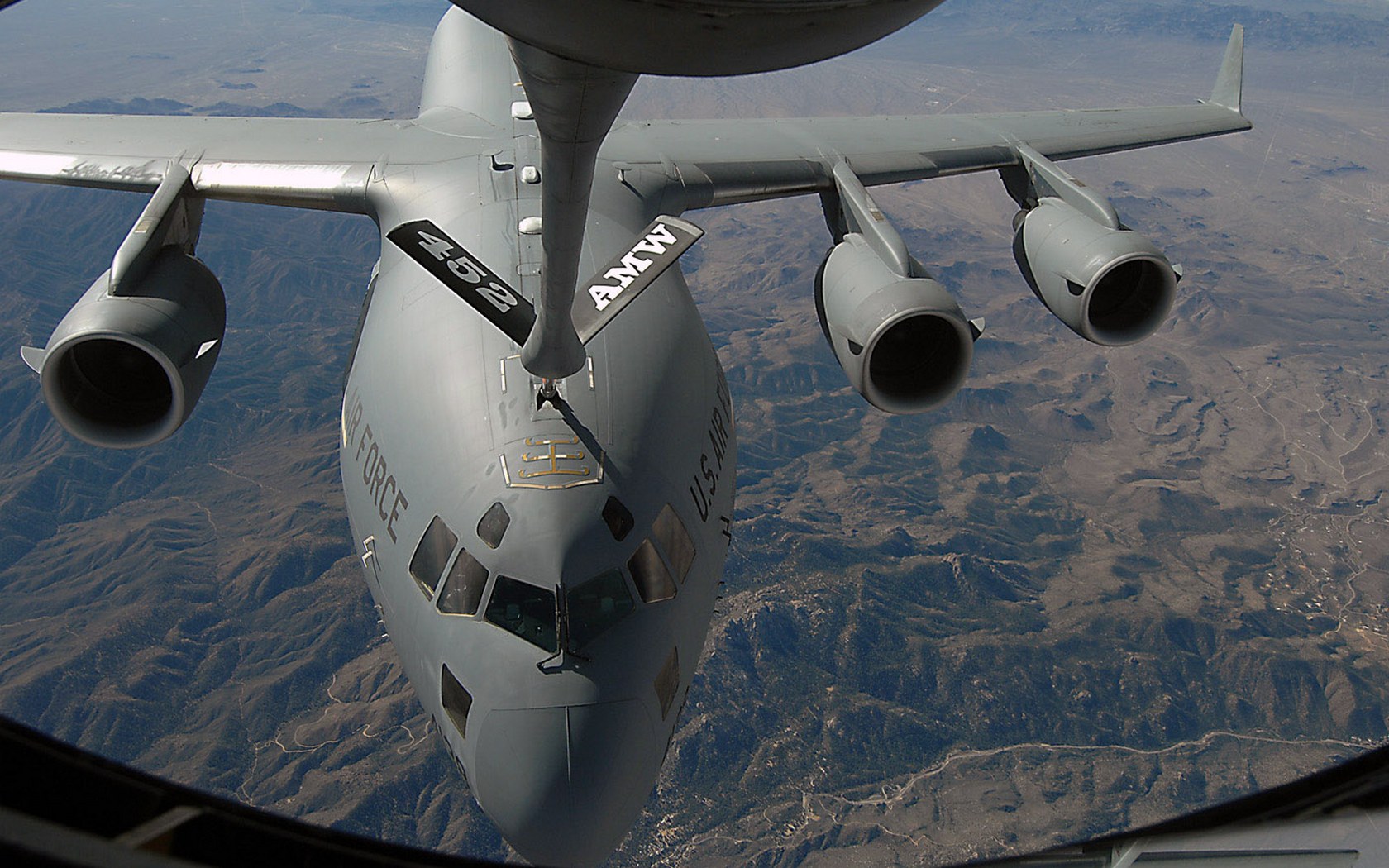 Download HQ C-17 Globemaster III receives fuel from a KC-135 Stratotanker Military Airplanes wallpaper / 1680x1050