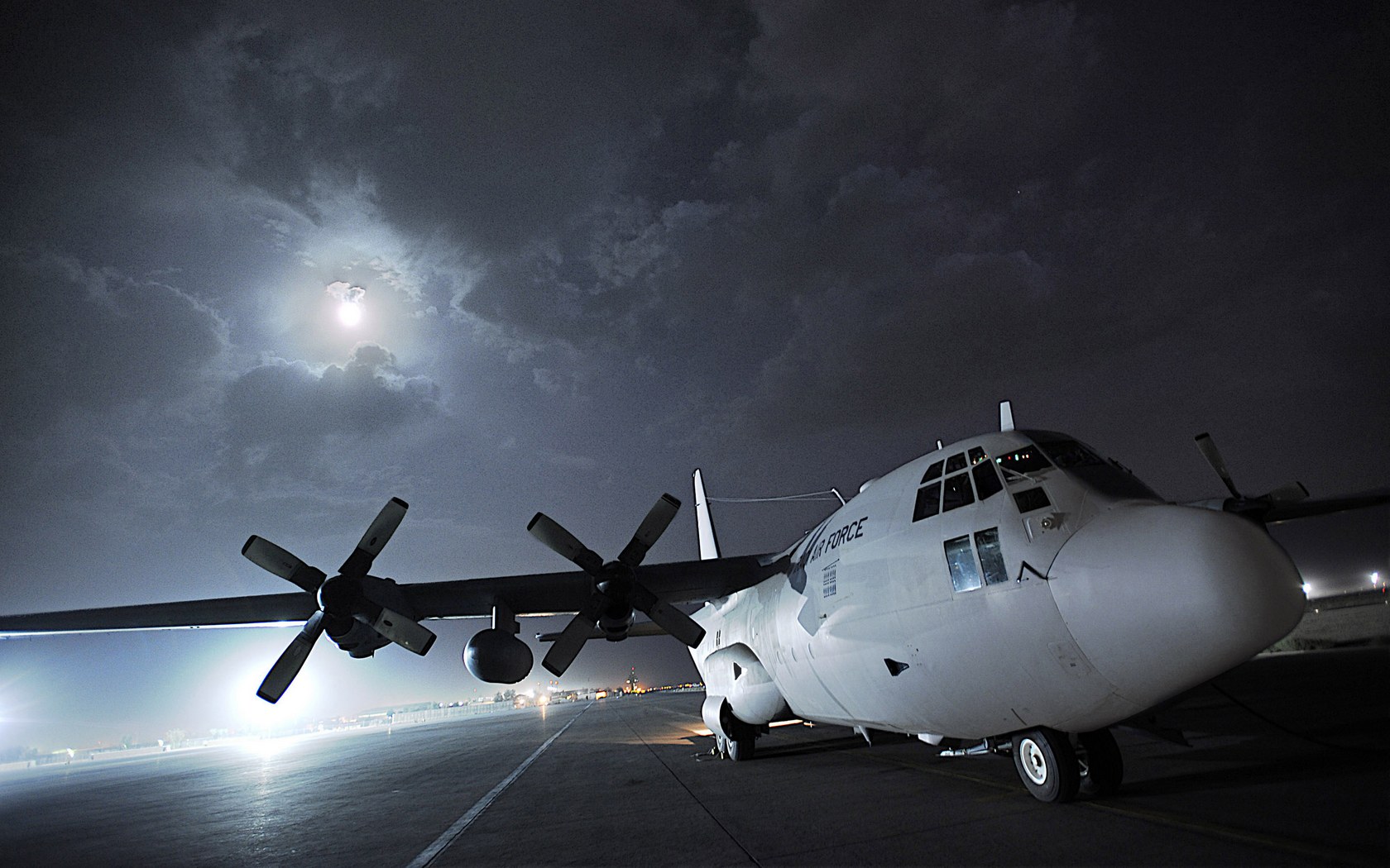 Download full size C-130 Hercules at night Military Airplanes wallpaper / 1680x1050