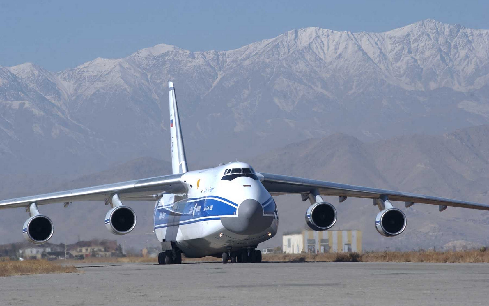 Download High quality Antonov Cargo Transporter Civilian Aircraft wallpaper / 1680x1050