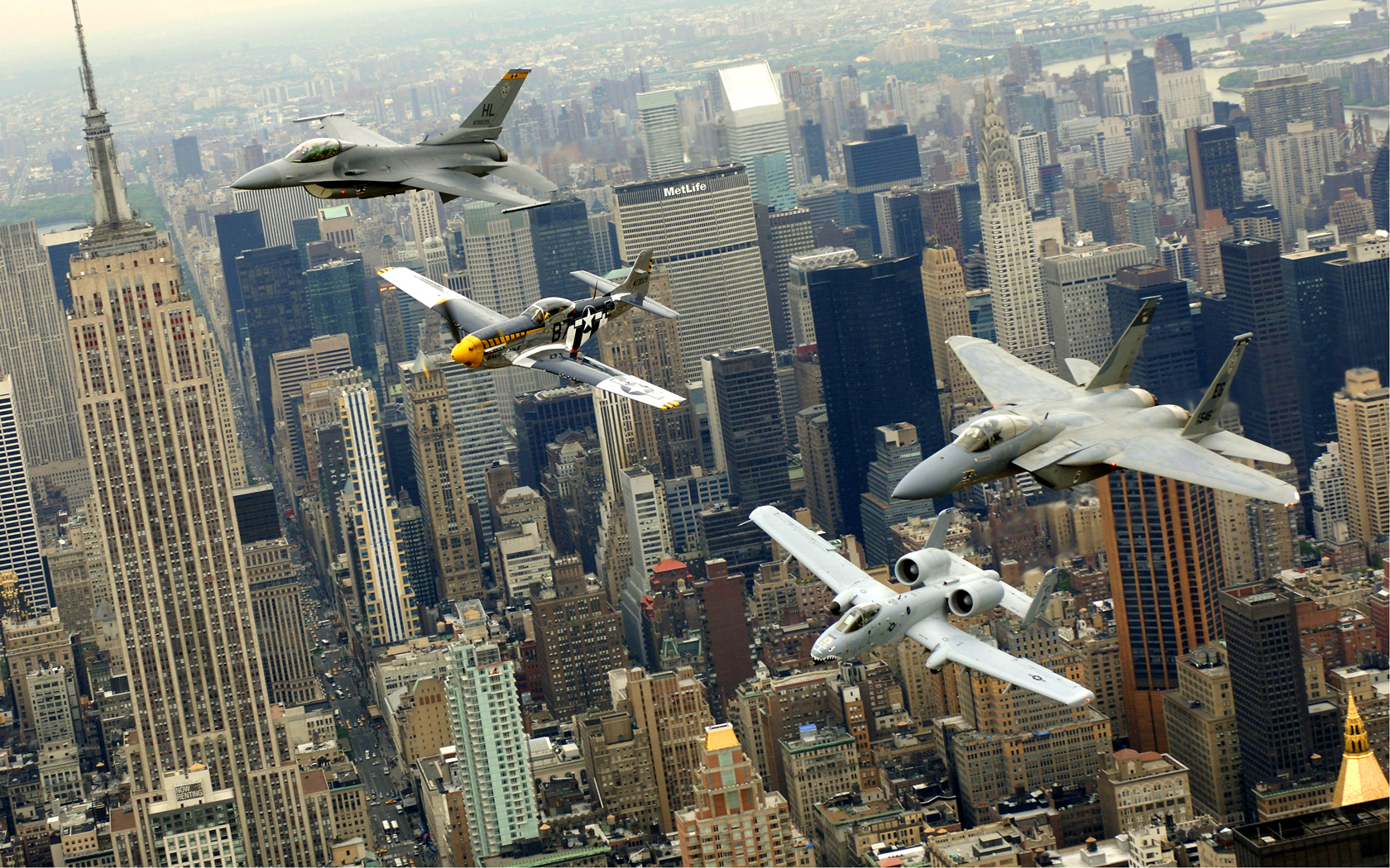 Download HQ Above city Military Airplanes wallpaper / 1680x1050