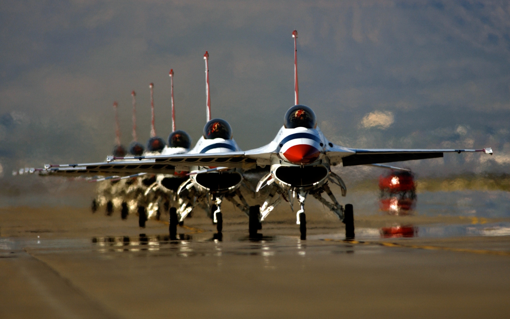 Download HQ F-16 Fighting Falcons U.S. Air Force\'s Thunderbirds Military Airplanes wallpaper / 1680x1050