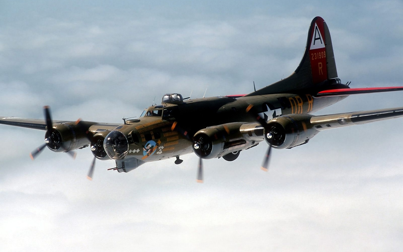 Download full size B 17 flying fortress Military Airplanes wallpaper / 1680x1050