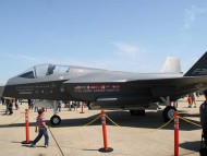 Download F-35 Joint Strike Fighter / Military Airplanes