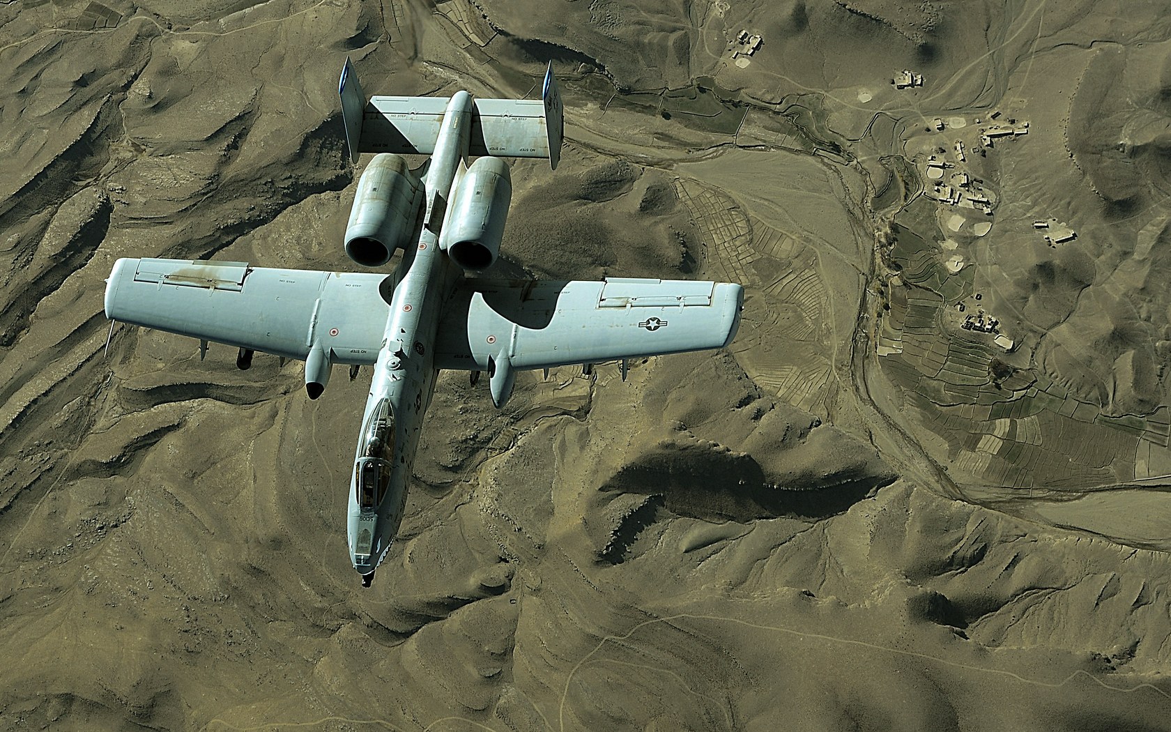 Download full size A-10 Thunderbolt Military Airplanes wallpaper / 1680x1050