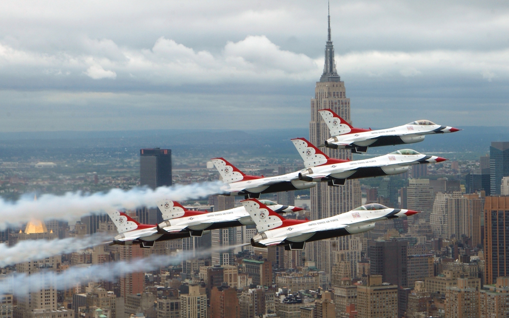 Download HQ F-16 Fighting Falcons U.S. Air Force\'s Thunderbirds Over New York Military Airplanes wallpaper / 1680x1050