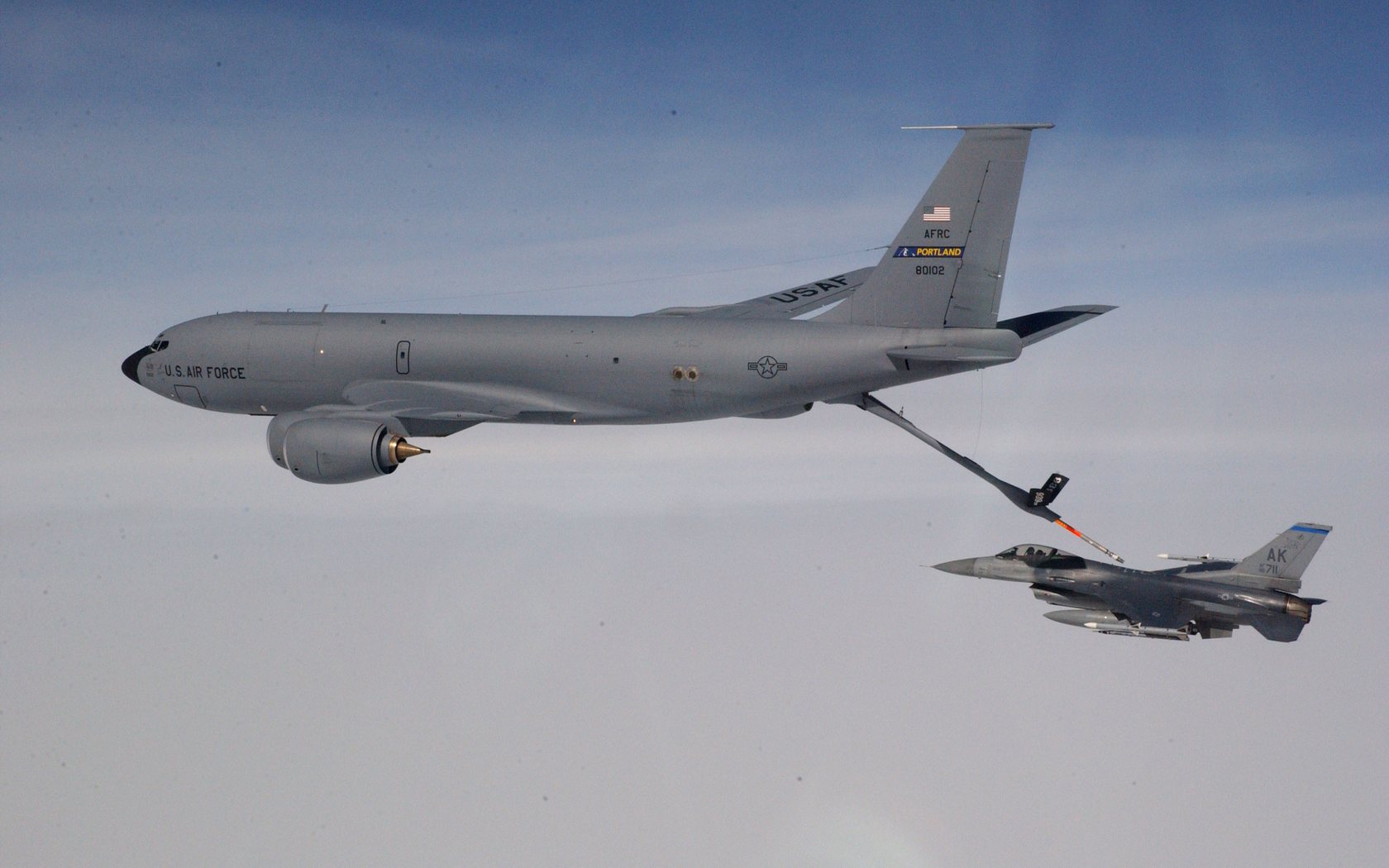Download High quality KC-135 Stratotanker refuels an F-16 Fighting Falcon Military Airplanes wallpaper / 1680x1050