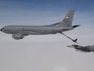 KC-135 Stratotanker refuels an F-16 Fighting Falcon / Military Airplanes