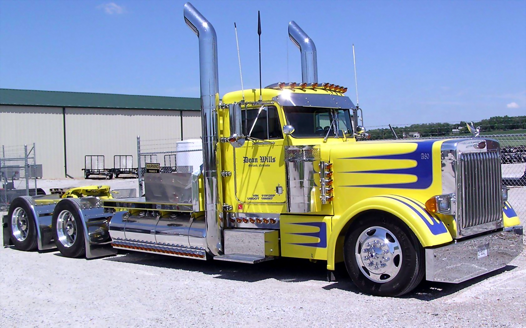 Download High quality Trucks wallpaper / Vehicles / 1680x1050
