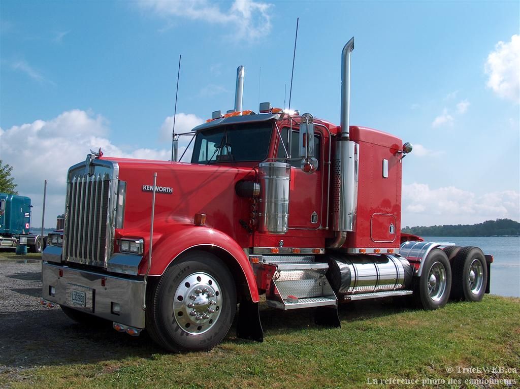 Download Trucks / Vehicles wallpaper / 1024x766