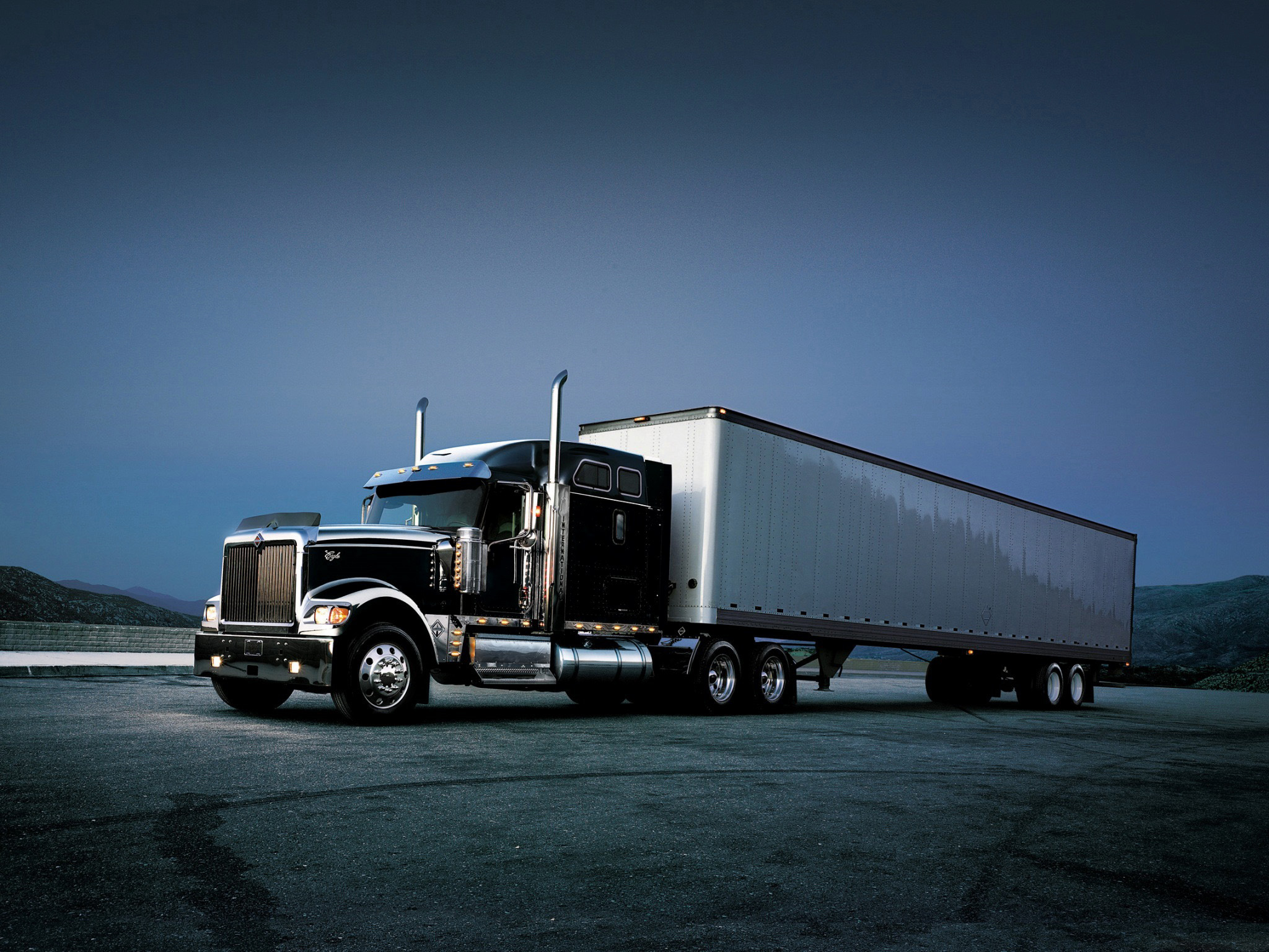 Download full size Trucks wallpaper / Vehicles / 2048x1536