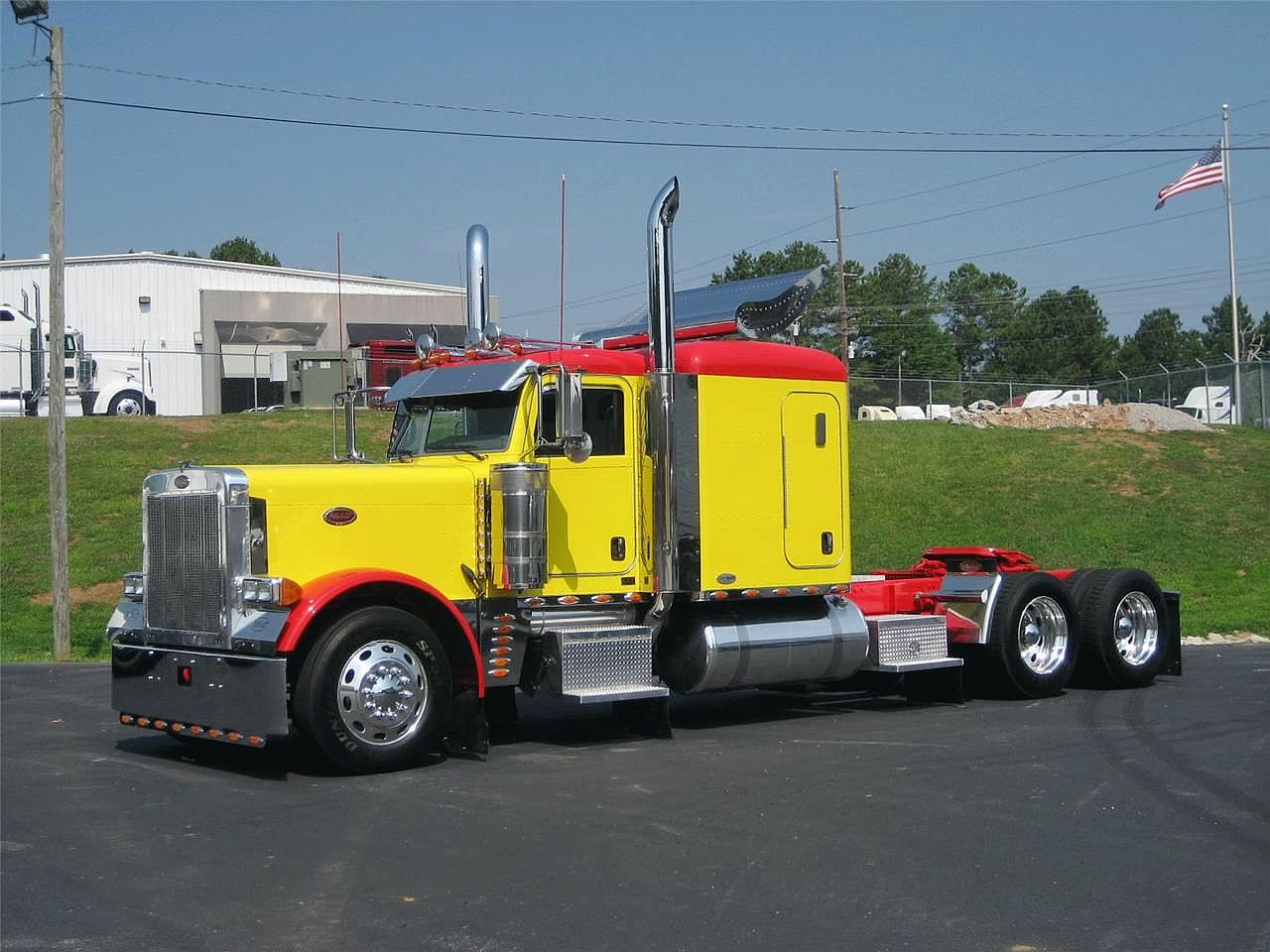 Download High quality Yellow tanker Trucks wallpaper / 1280x960