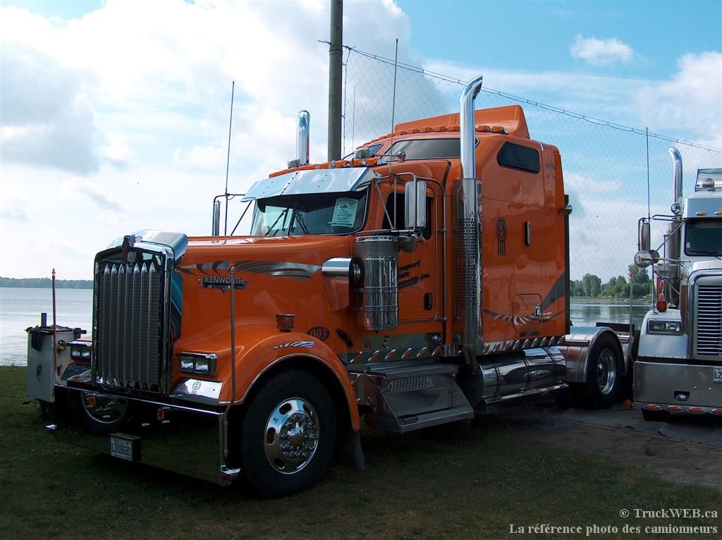 Download Trucks / Vehicles wallpaper / 1024x766