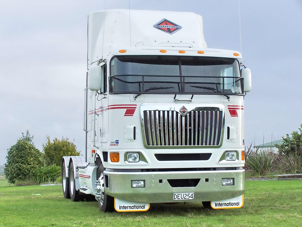 Full size Trucks wallpaper / Vehicles / 1024x768