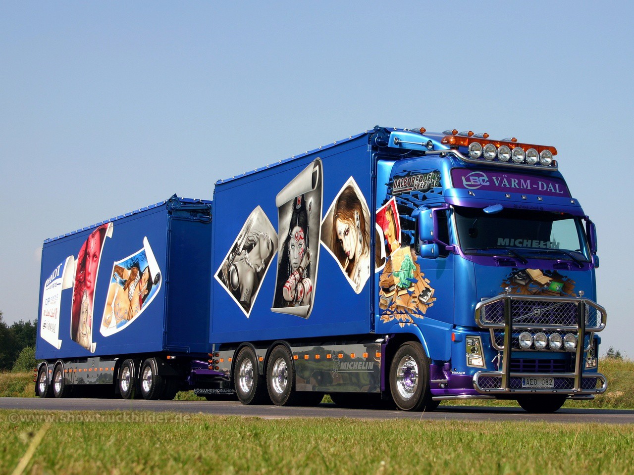 Download HQ blue trailer Volvo Trucks wallpaper / 1280x960